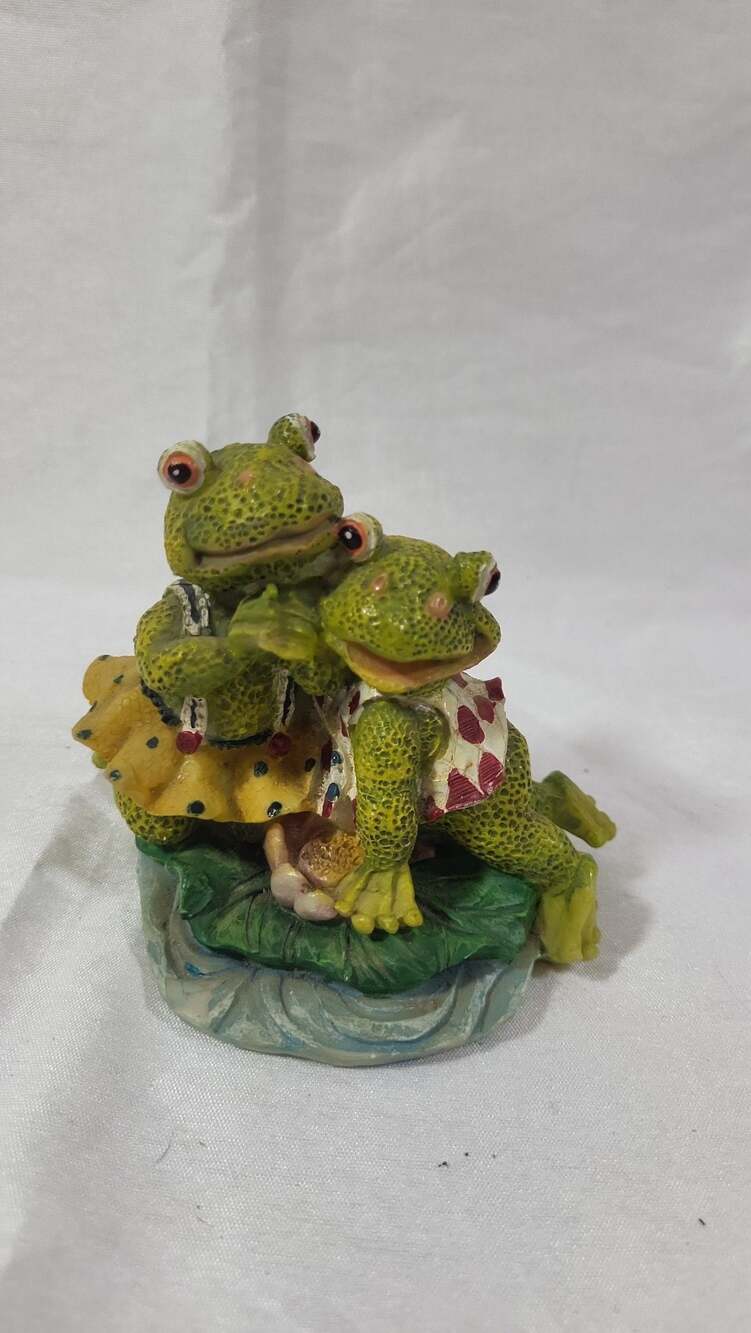 Vintage Courting Frogs Couple Resin Figurine in Swimsuits